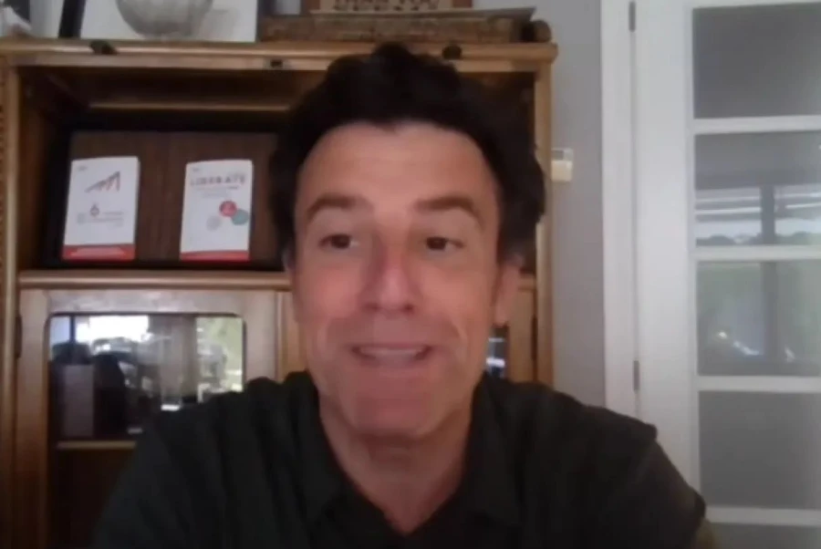 Agustín Peralt ayuda a desarrollar el "músculo de la resiliencia" en su nuevo libro