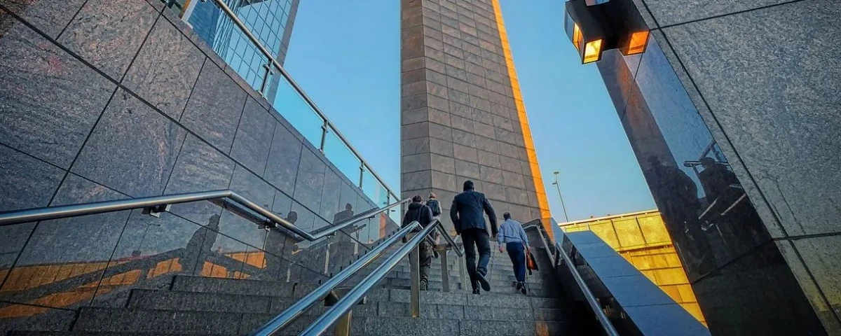 Las recompensas de iniciar una startup: un viaje empresarial prometedor