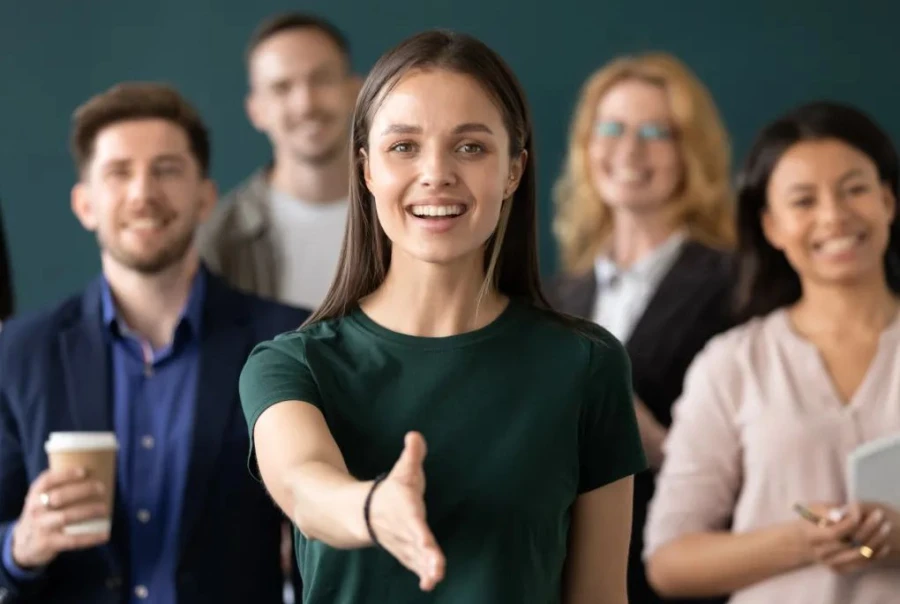 Decidir con éxito: Consejos de CEOs legendarios para decisiones empresariales importantes 