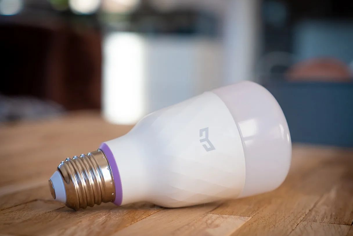 ¿Cómo pueden las startups utilizar el internet de las cosas (IoT) para mejorar la eficiencia operativa?