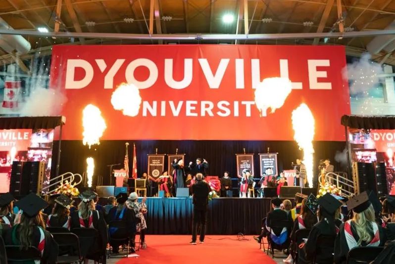 Un robot, responsable del discurso de graduación en la Universidad D'Youville