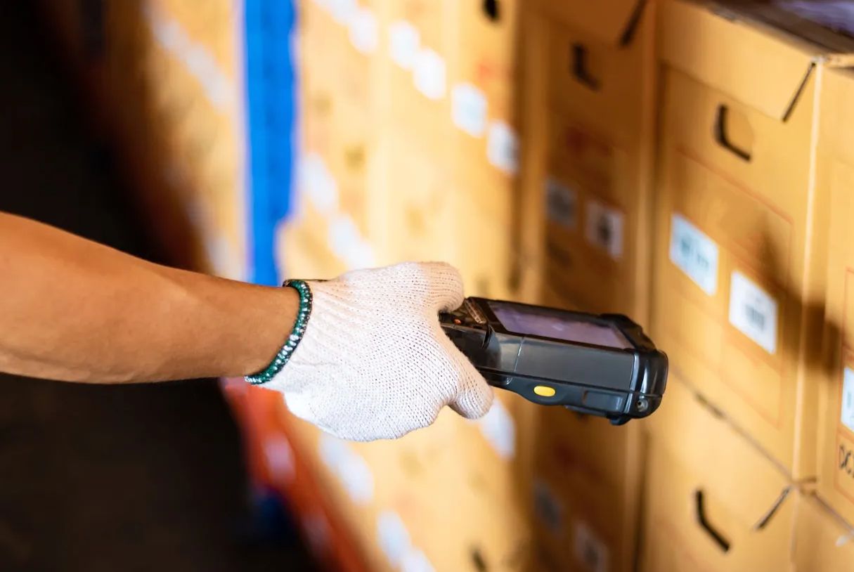 ¿Qué medidas pueden tomar las startups para promover la diversidad en sus productos y servicios?