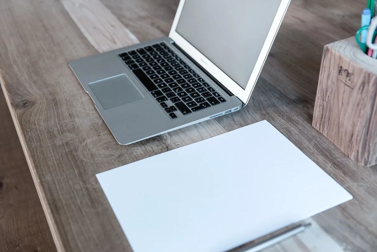 ¿Cuál es el impacto de la regulación gubernamental en el desarrollo de las startups?