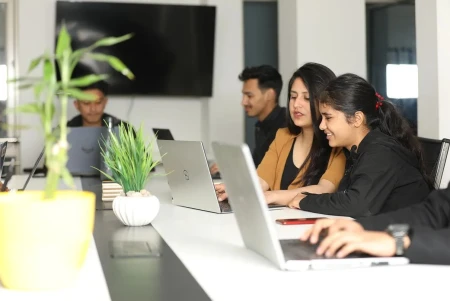 ¿Cómo mantener la cohesión del equipo durante fases de crecimiento rápido?