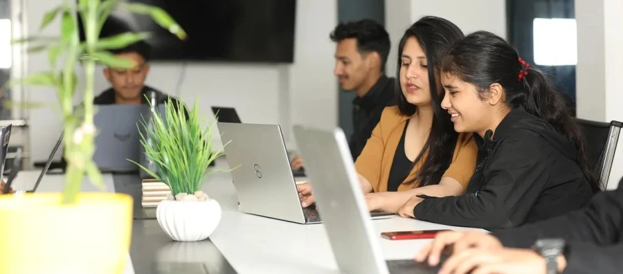 ¿Cómo mantener la cohesión del equipo durante fases de crecimiento rápido?