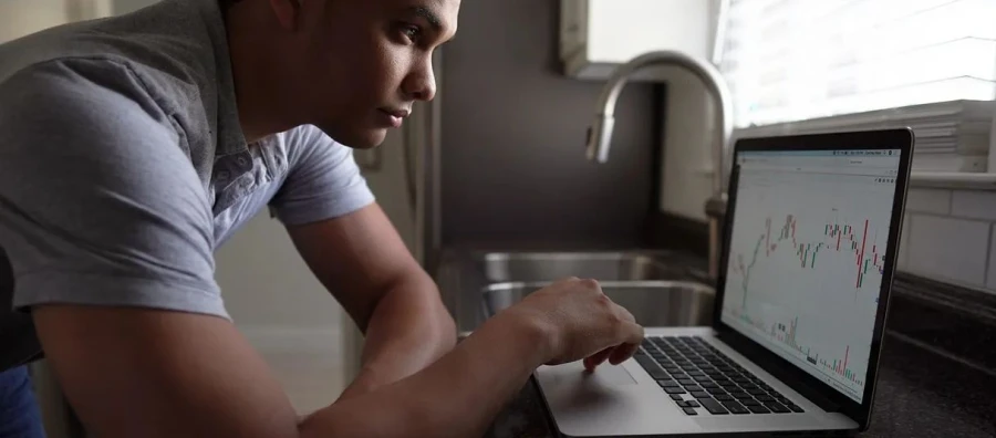 El papel del análisis competitivo en la atracción de inversores para startups tecnológicas