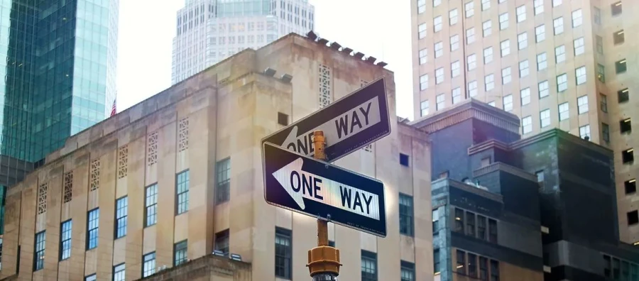 Sesgos cognitivos: el enemigo silencioso de las decisiones estratégicas en los negocios