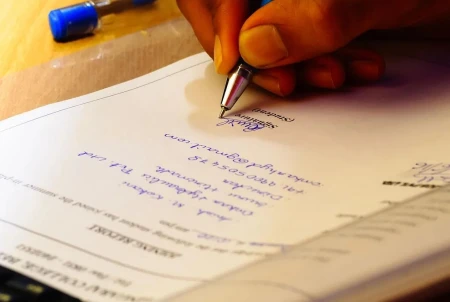 Documentación clave para exportar productos digitales en mercados globales