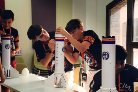 Un centenar de alumnos participan en el Space Camp Valencia 2025