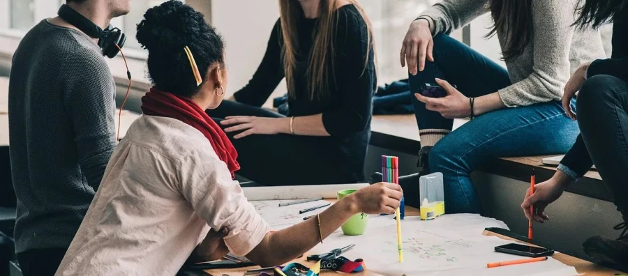 Cinco retos y cinco oportunidades estratégicas para la comunicación interna empresarial impulsadas por la inteligencia artificial en 2026