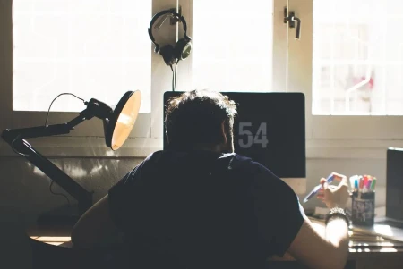 El dilema del perfeccionismo: cómo encontrar el equilibrio entre la calidad y la velocidad en el mundo empresarial