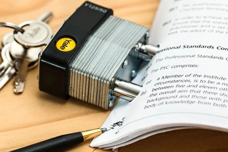 ¿Cómo protegerse ante cláusulas abusivas en contratos con inversores?