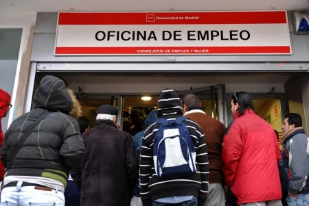 El desempleo en España se estanca y cerrará el año con más de 2 millones de parados