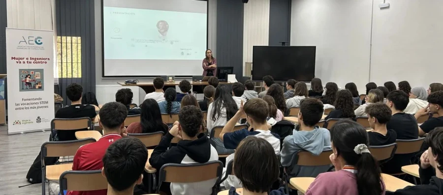 Cómo la consultoría y la Real Academia de Ingeniería impulsan el talento tecnológico de las jóvenes españolas