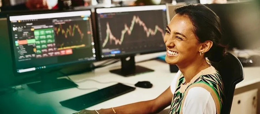 Cómo la inteligencia artificial transforma la felicidad laboral de los empleados