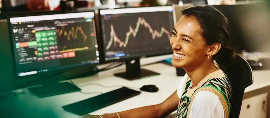 Cómo la inteligencia artificial transforma la felicidad laboral de los empleados