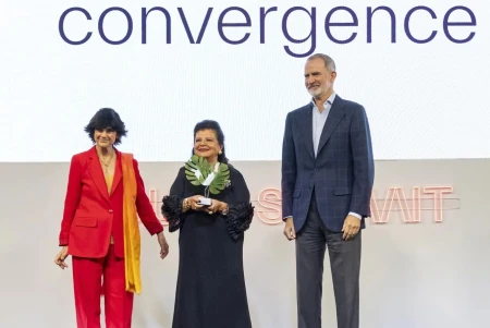 El rey Felipe VI entrega en Madrid el premio South Summit Leadership Award a la empresaria Luiza Helena Trajano