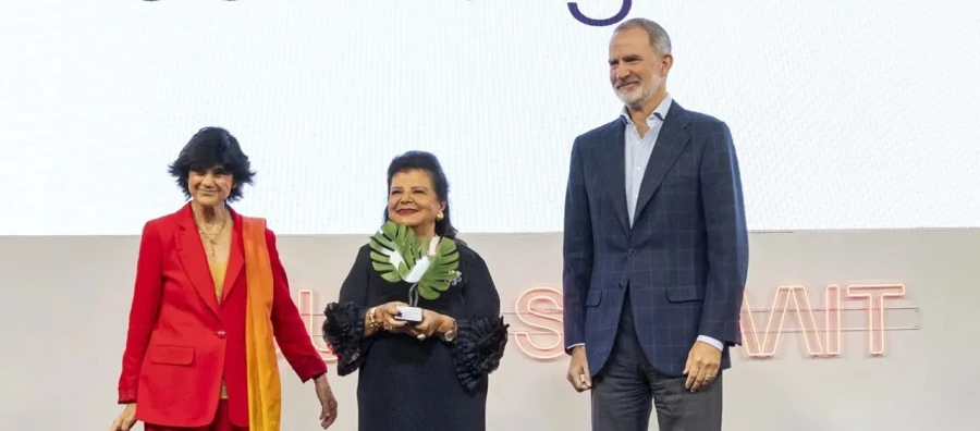 El rey Felipe VI entrega en Madrid el premio South Summit Leadership Award a la empresaria Luiza Helena Trajano