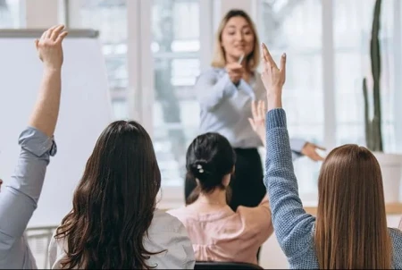 Brecha de formación en habilidades personales y liderazgo preocupa a los profesionales