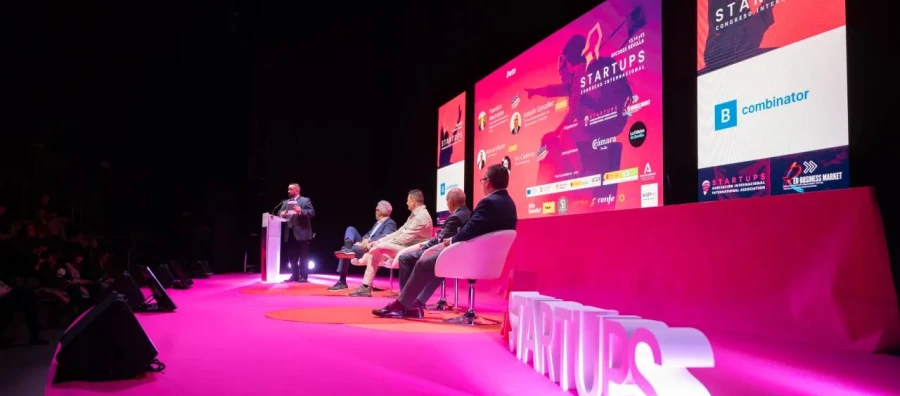 Sevilla conecta el talento universitario de cuatro continentes en un congreso tecnológico sin precedentes